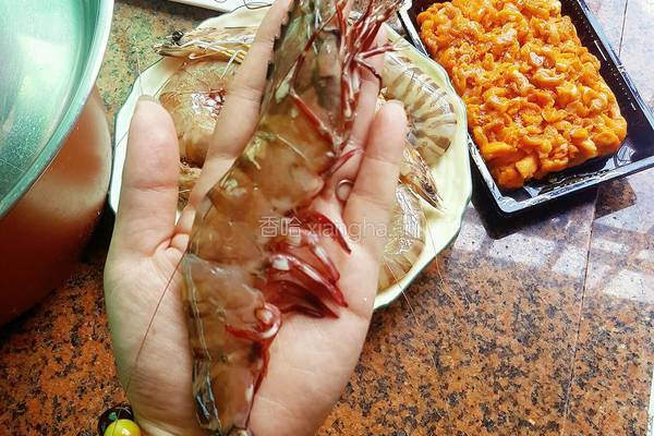 鲜虾海胆饭的做法图解1
