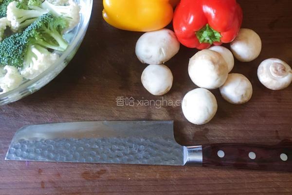 奶油烩蔬菜的做法图解1