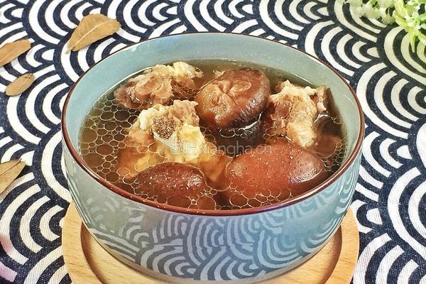 香菇炖排骨汤的做法图解6