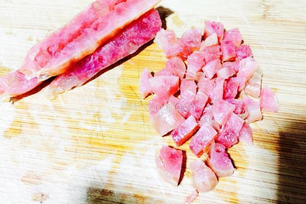 蛤蜊肉腊肠炒饭的做法图解1