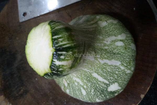 清炒嫩南瓜的做法图解1