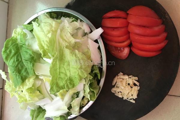 西红柿炒水白菜的做法图解1