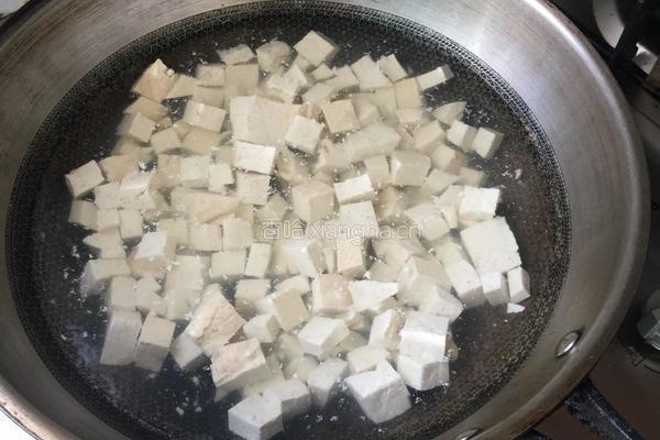 蛋黄焗豆腐的做法图解2