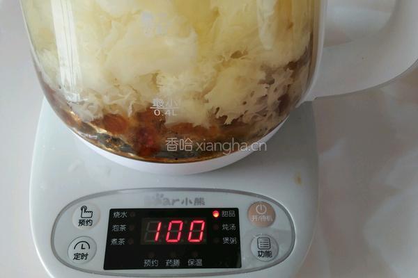 桃胶蔓越莓银耳羹的做法图解5