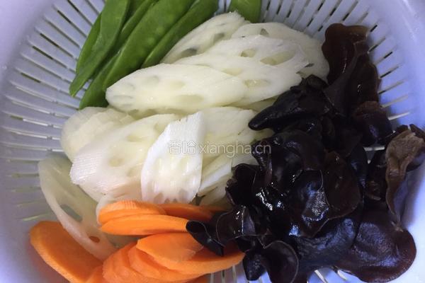 荷塘小炒的做法图解2