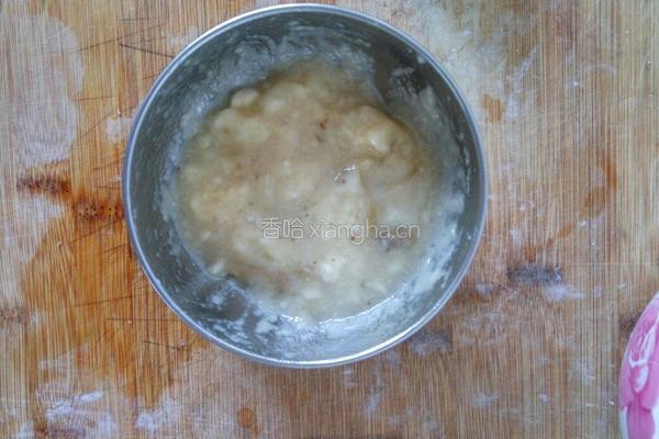 香蕉松饼的做法图解2