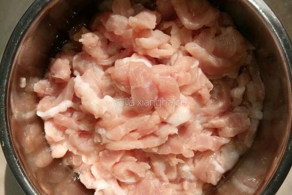 豆角烧肉的做法图解1