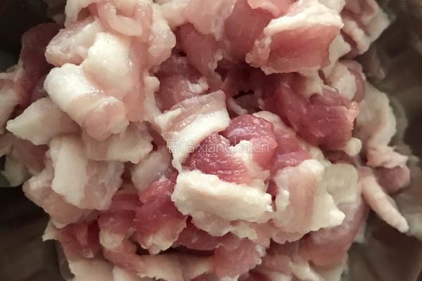 杭椒炒肉的做法图解1