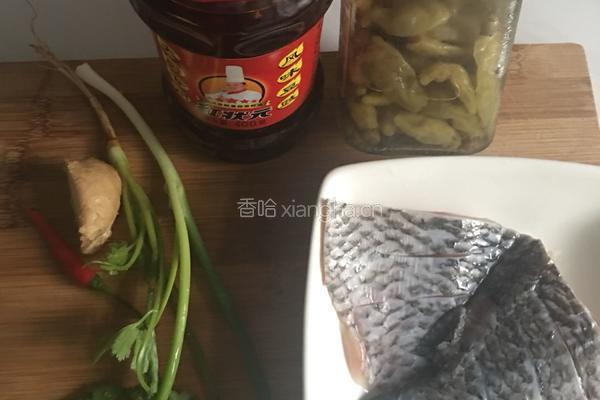 剁椒蒸鱼尾的做法图解1