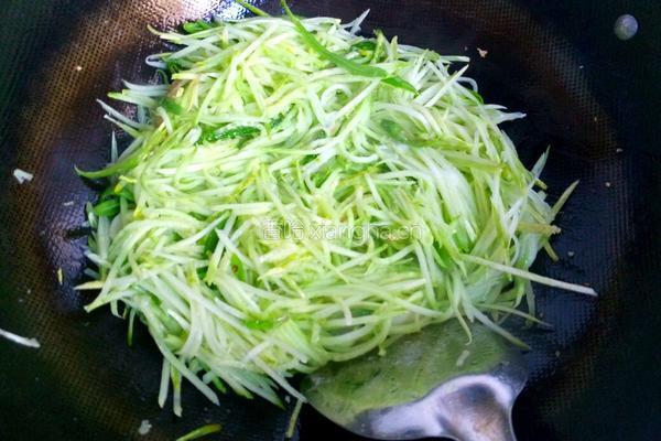青椒炒黄瓜丝的做法图解7