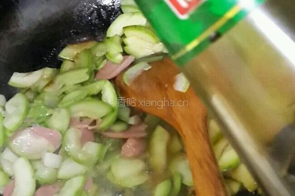 角瓜炒火腿肠的做法图解7