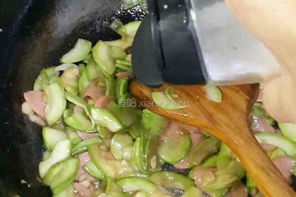 角瓜炒火腿肠的做法图解9