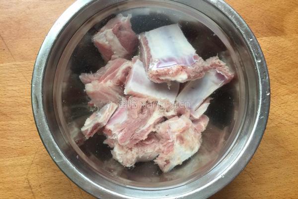 蒜香排骨的做法图解1