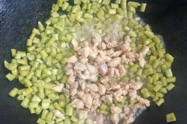 简易版酸豆角炒肉沫的做法图解6