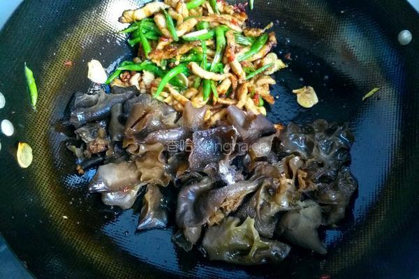青椒木耳肉丝的做法图解9