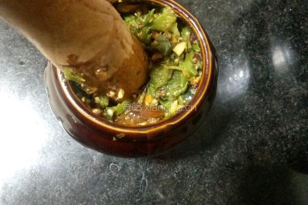 皮蛋擂花生青椒的做法图解10