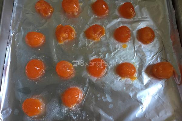 蛋黄豆沙月饼的做法图解6