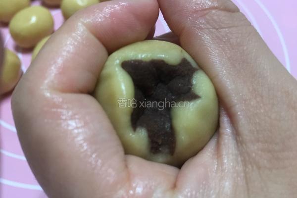 蛋黄豆沙月饼的做法图解11
