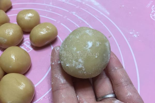 蛋黄豆沙月饼的做法图解12