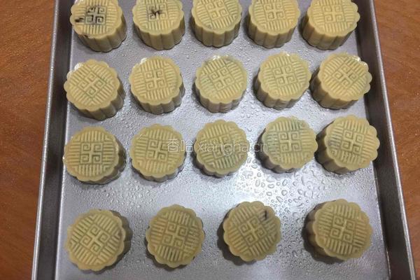 蛋黄豆沙月饼的做法图解18