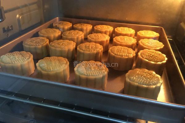 蛋黄豆沙月饼的做法图解21