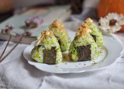 西兰花肉松饭团