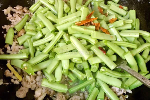 肉末炒刀豆的做法图解4