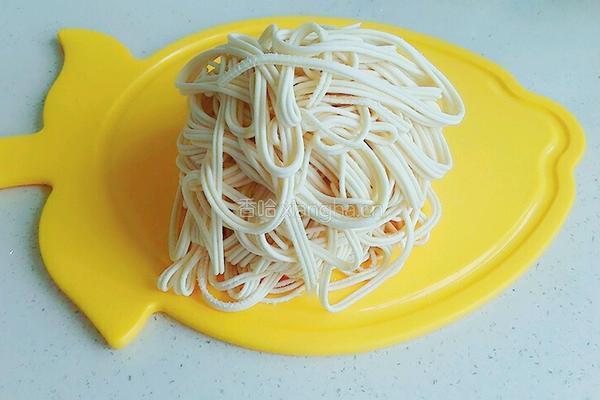 蔬菜牛肉面的做法图解1