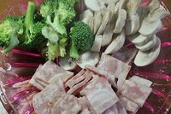 奶油培根意面的做法图解2