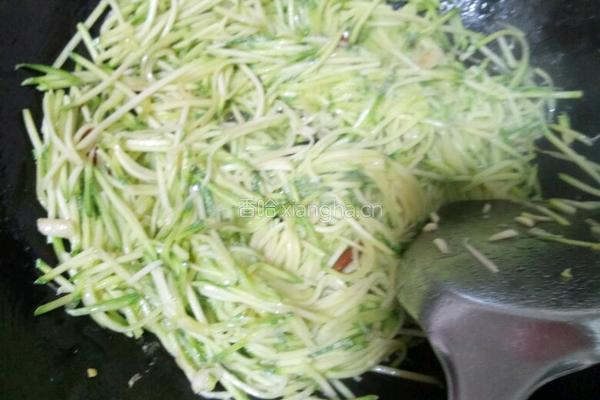 清炒嫩南瓜丝的做法图解4