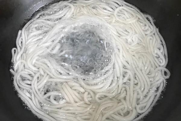 肉炒卷心菜粉条的做法图解1
