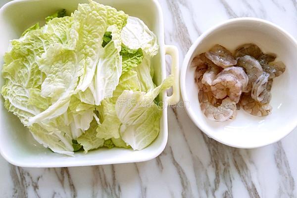 白菜粉丝烩虾仁的做法图解3
