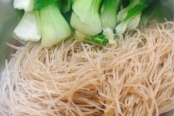 青菜枸杞粉丝汤的做法图解1