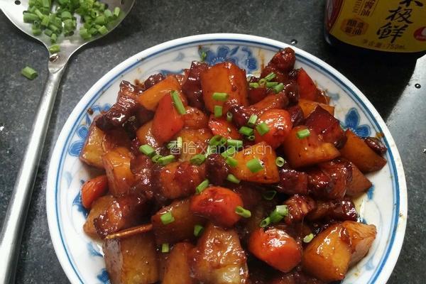 简易土豆红烧肉的做法图解3