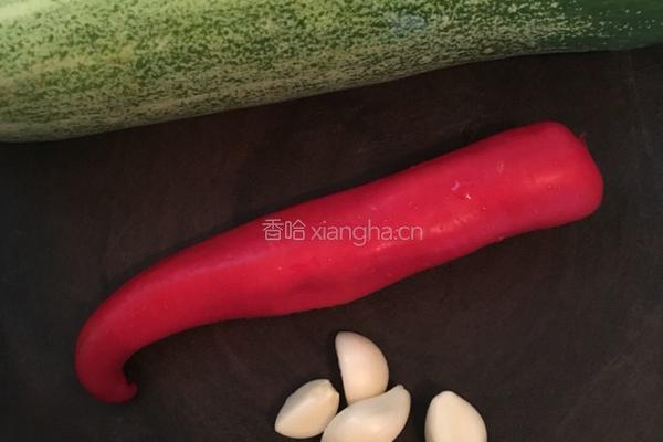 小炒黄瓜的做法图解1