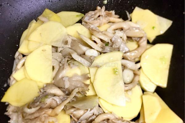 辣炒蘑菇土豆片的做法图解7