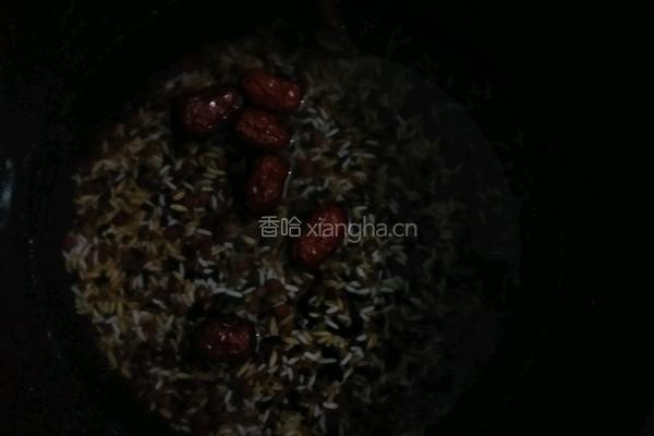 红豆黑米杂粮粥的做法图解4