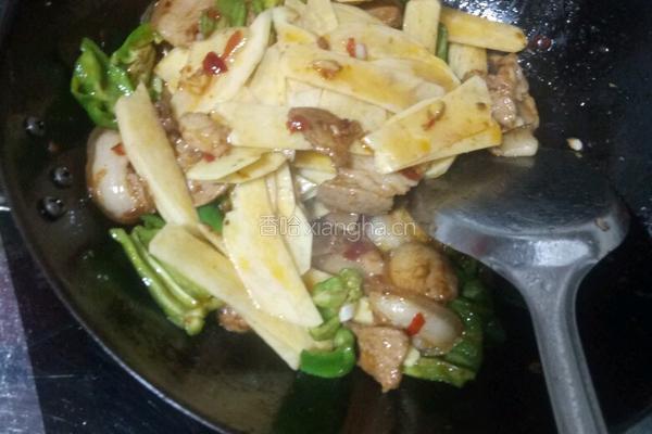 土豆片回锅肉的做法图解12