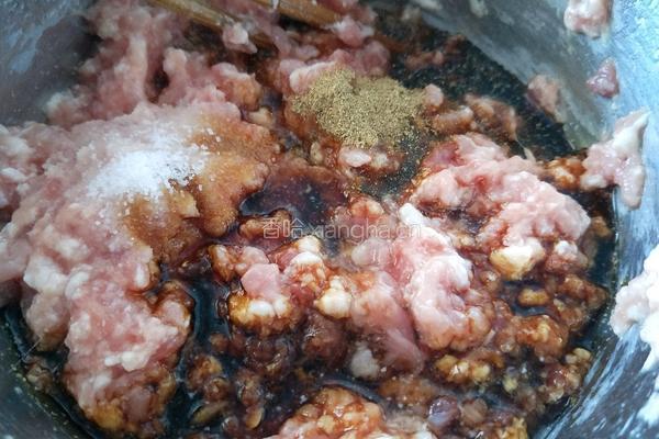猪肉芹菜蒸饺的做法图解5