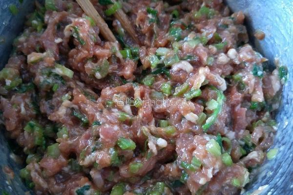 猪肉芹菜蒸饺的做法图解11