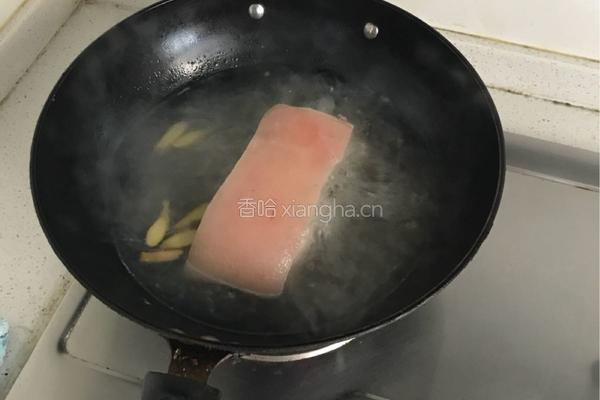 蒜泥白肉的做法图解1