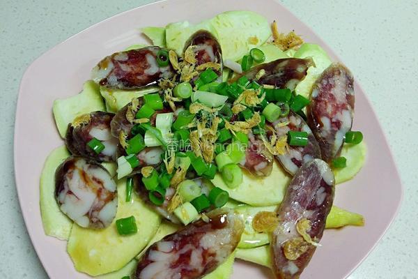 丝瓜蒸香肠的做法图解3