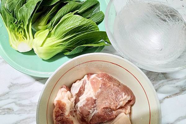 油菜粉丝肉丸汤的做法图解1