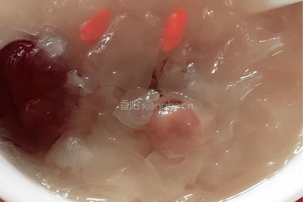 银耳红枣桂圆汤的做法图解3