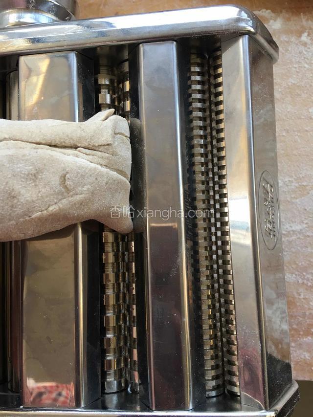 我没用饸饹机器，这个面条机速度非常快，还不累
