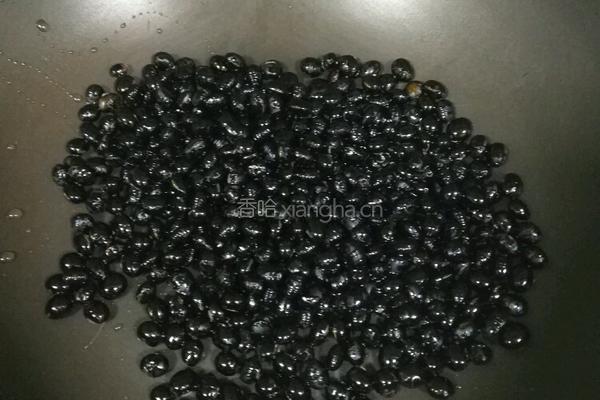 椒盐黑豆的做法图解1