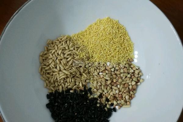 杂粮粥的做法图解3