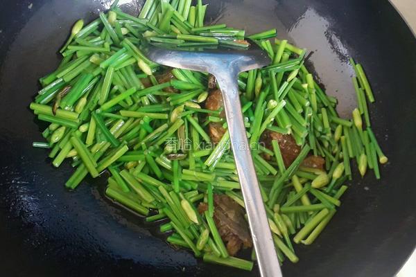 韭苔炒咸肉的做法图解3