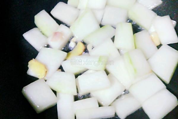 冬瓜烧淡菜的做法图解3