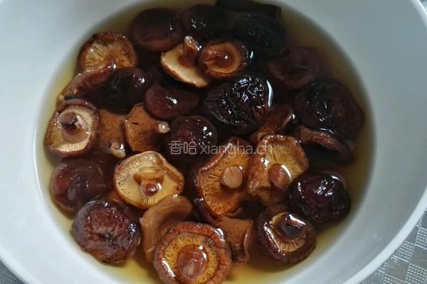 荷叶糯米鸡的做法图解4
